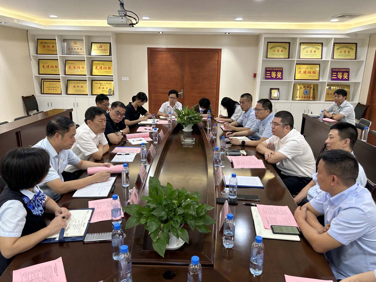 “凝心聚力学头脑，，，，，，，，知行合一谱新章”主题党日运动